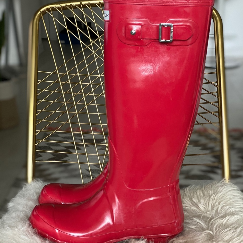 Hunter Tall Gloss Rain Boots: Military Red size 7